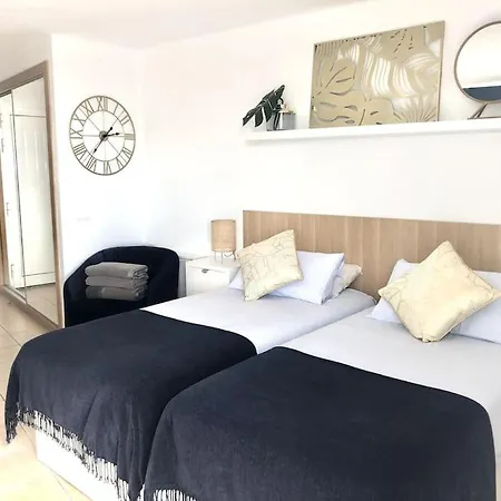 Stylish And Modern With Stunning Sea Views Lägenhet
