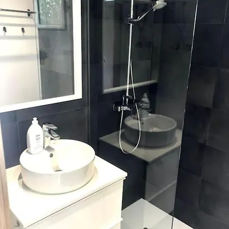 Stylish And Modern With Stunning Sea Views شقة *