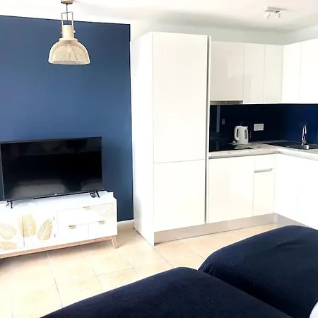 شقة Stylish And Modern With Stunning Sea Views