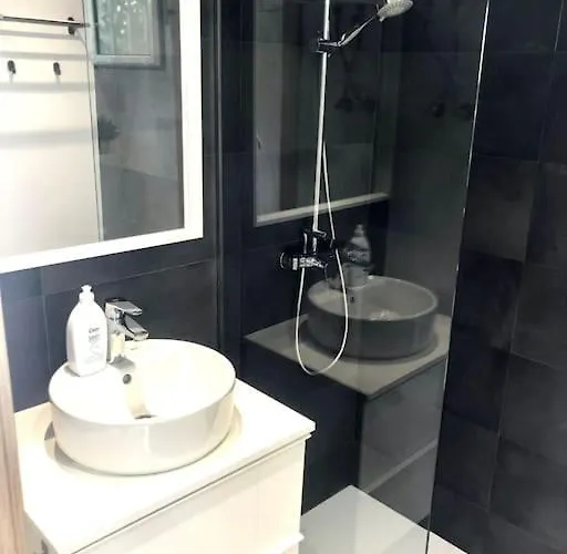 Stylish And Modern With Stunning Sea Views Apartment *