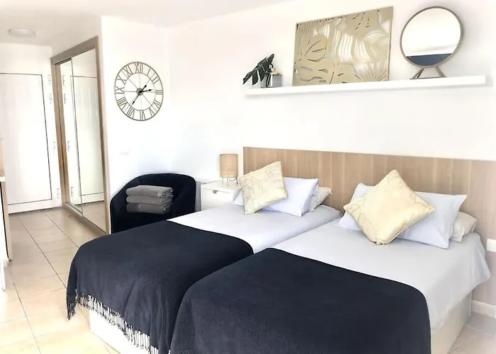 Stylish And Modern With Stunning Sea Views Appartamento