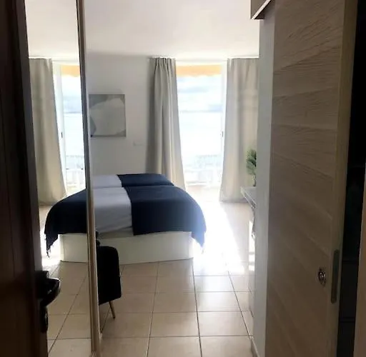 Apartment Stylish And Modern With Stunning Sea Views *